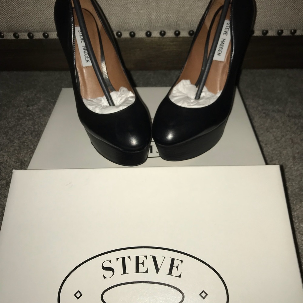 NEW Steve Madden Daeva Black Leather Heels